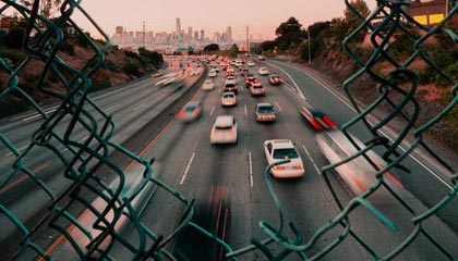 女子紧攥20万现金大哭：我自己的钱，还不能自由支配？民警操作亮了