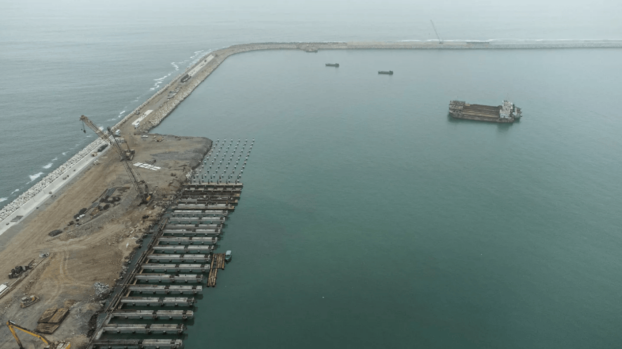 等不及拜登下台,中方专机突然离京,带领400多人,直抵美大后方