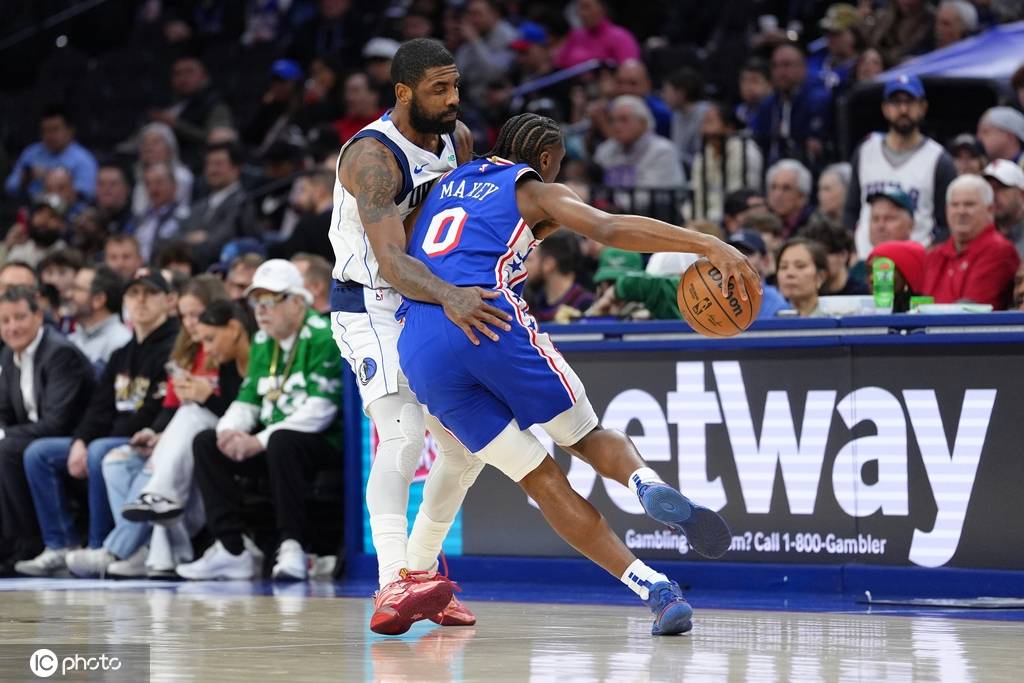 恩比德三双欧文34+9 马克西33分76人送独行侠三连败