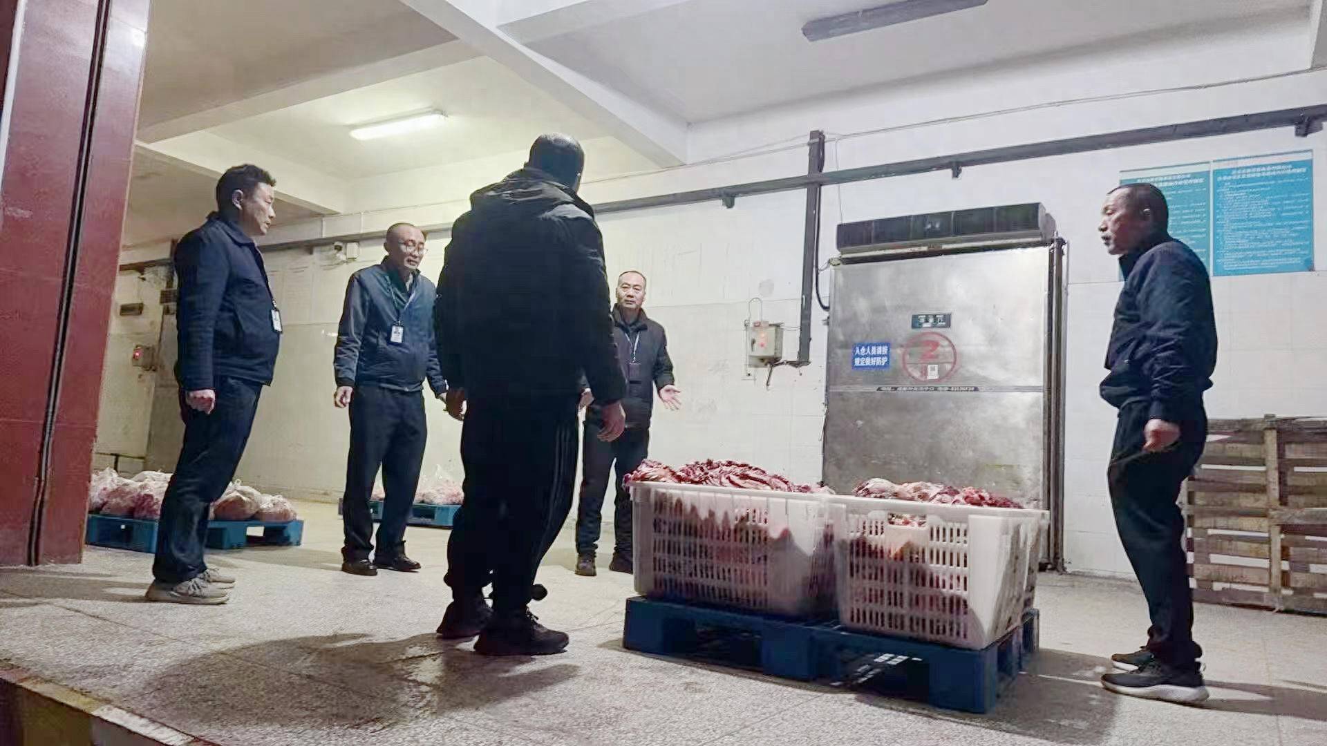 给活牛插管注水每头增重80斤!四川荣县警方破获一起售卖注水牛肉案,5人被抓