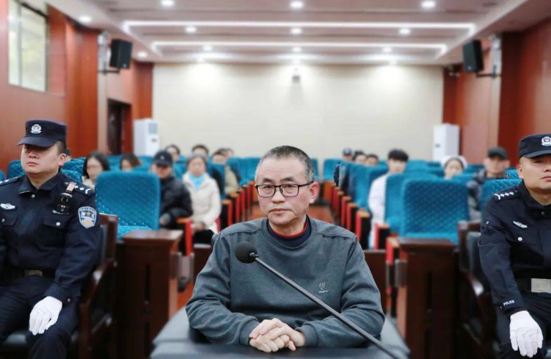 骗取医保基金超千万,贵州黔西南州委原常委张玉龙受审