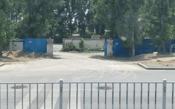 停车场收取2500元后放行执法暂扣车辆？官方介入