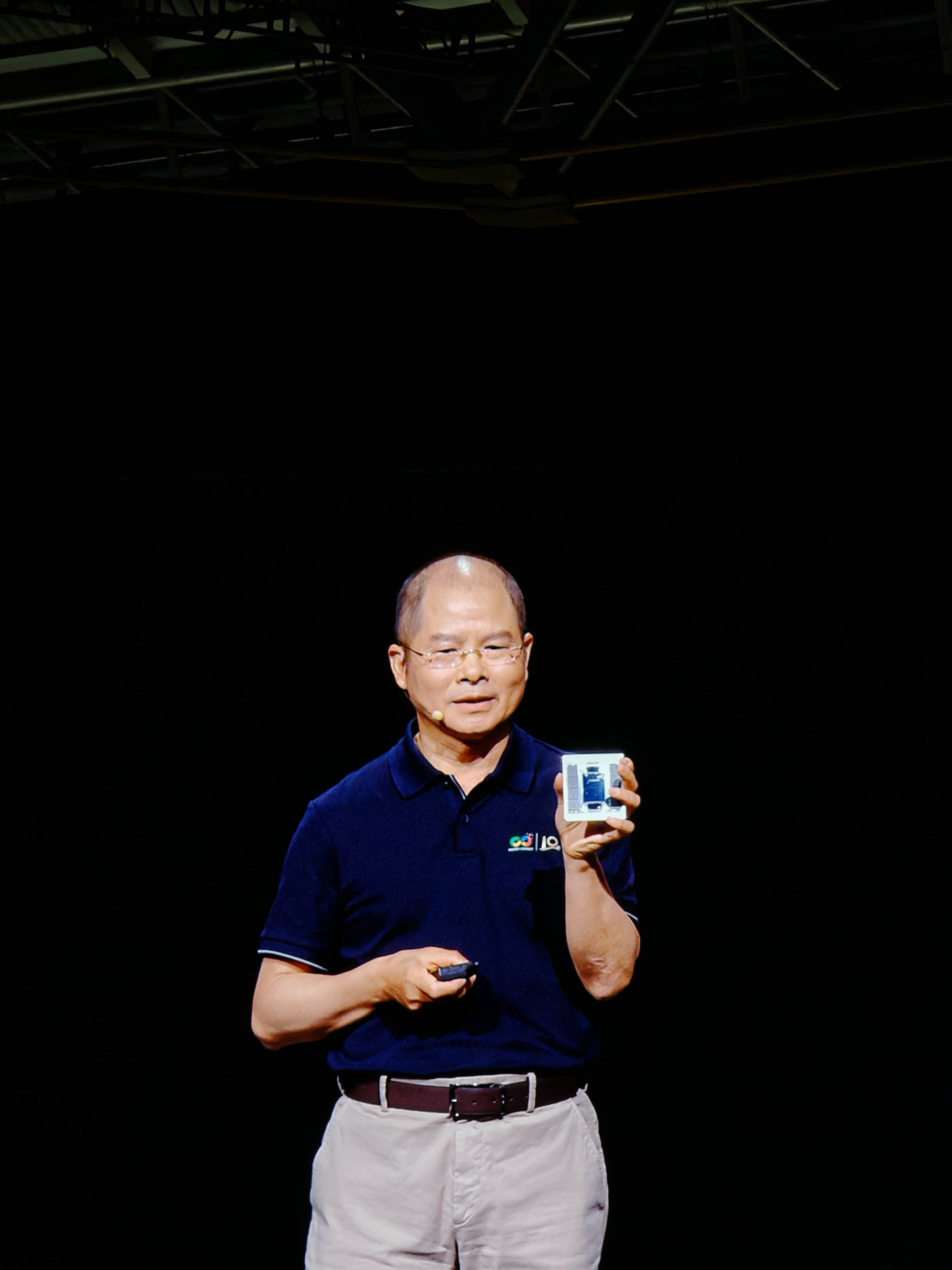 华为亮家底,首次公开昇腾芯片未来3年计划,高管曝光与DeepSeek合作细节