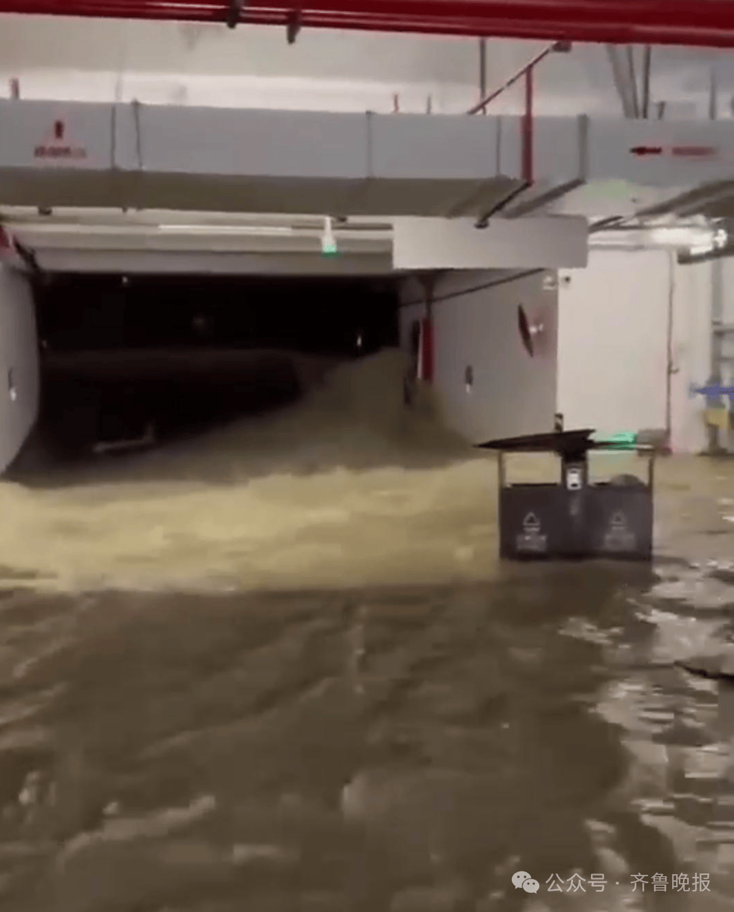 小区业主私自挖地下室,致河道挖穿地下车库被淹?官方回应