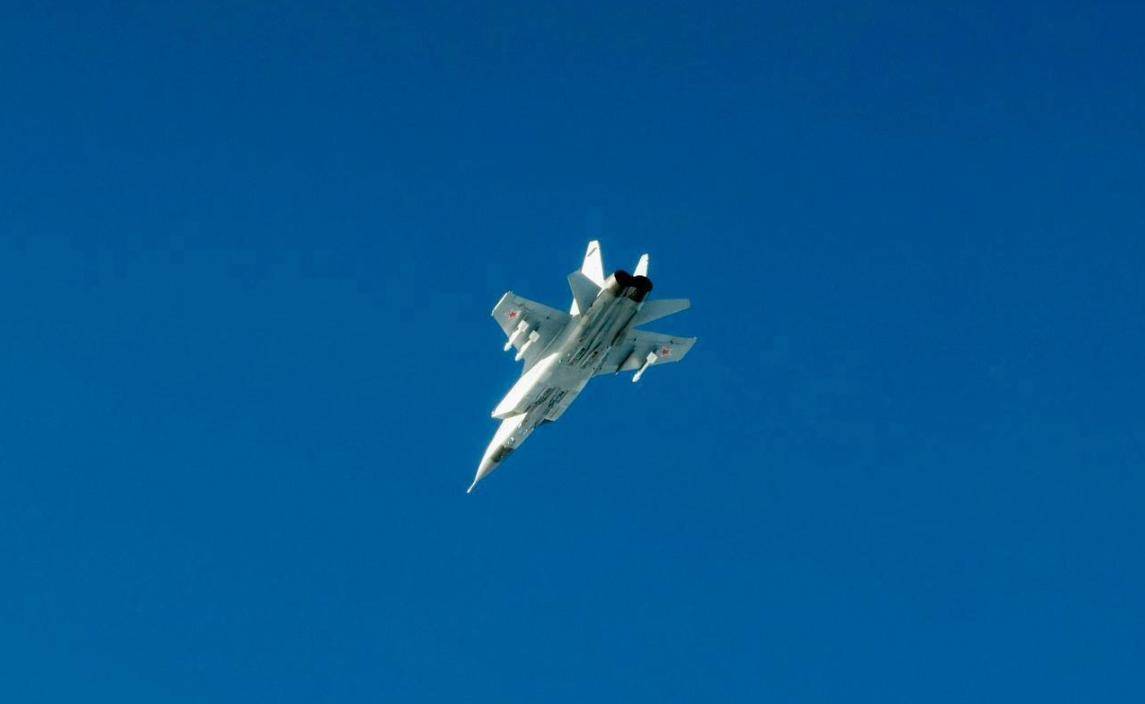 干得漂亮！俄军战机飞越波兰钻井，探出北约虚实，美法英波未反应