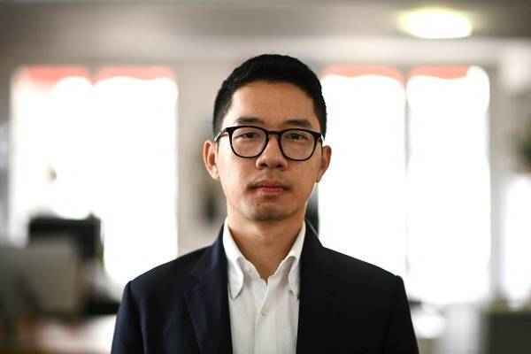 乱港分子罗冠聪入境新加坡被拘:有签证也不给来