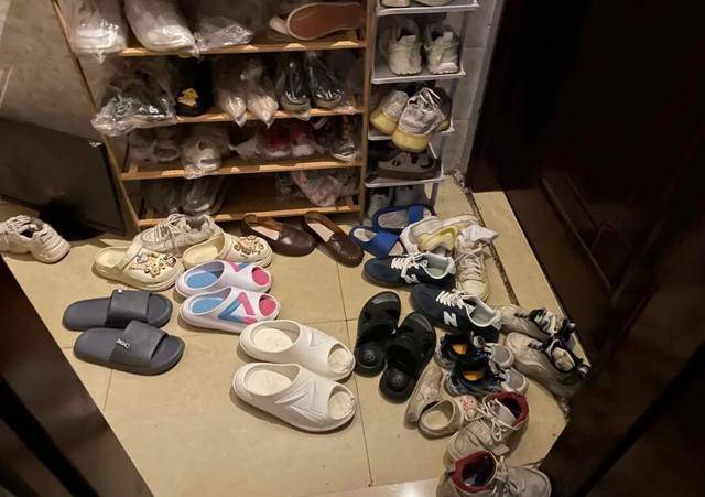 物业“不让门口放鞋子”,门口放鞋柜违法吗?