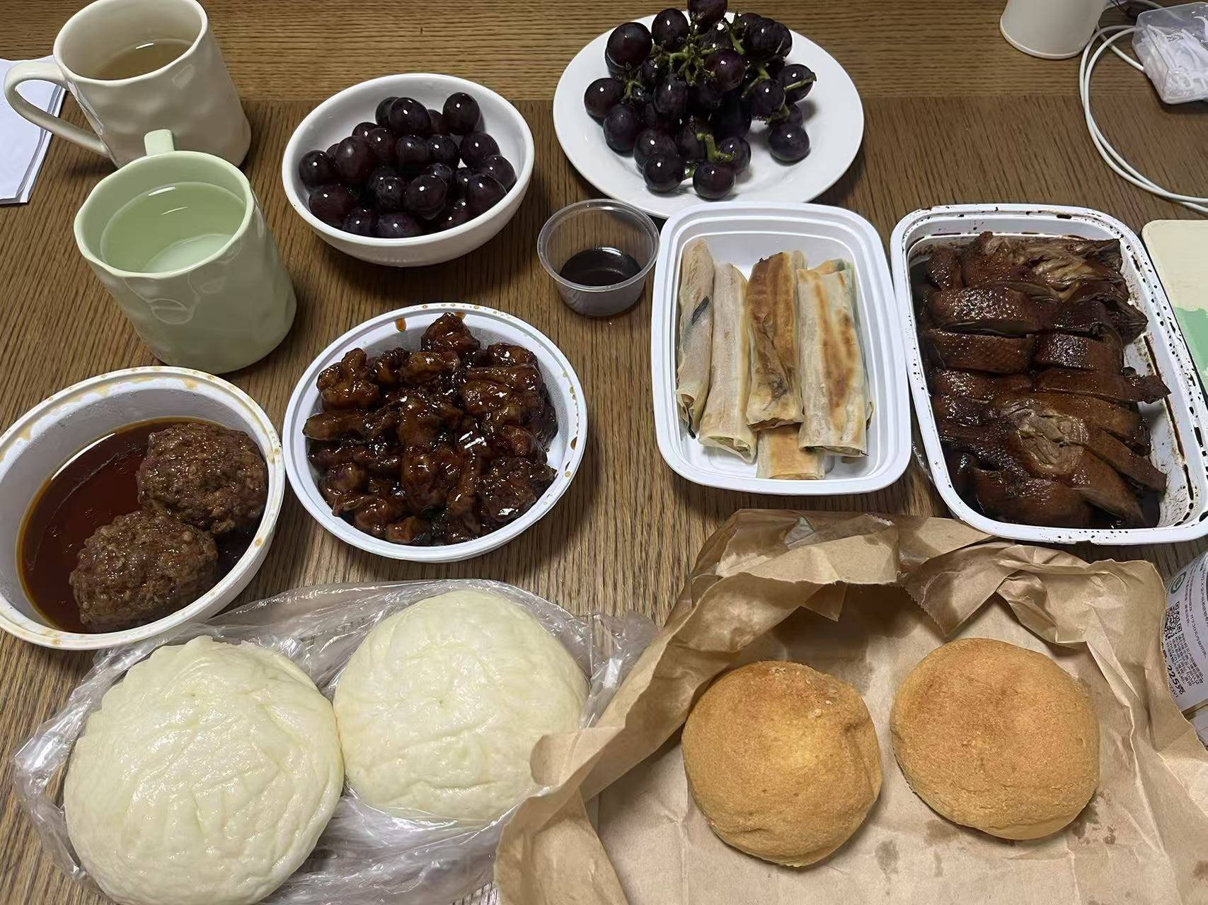 晚9点的“穷鬼超市” 挤满江浙沪上班族