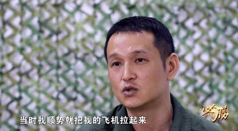 我军受阅飞行员披露惊人时刻:一人锁定两架外军战机!
