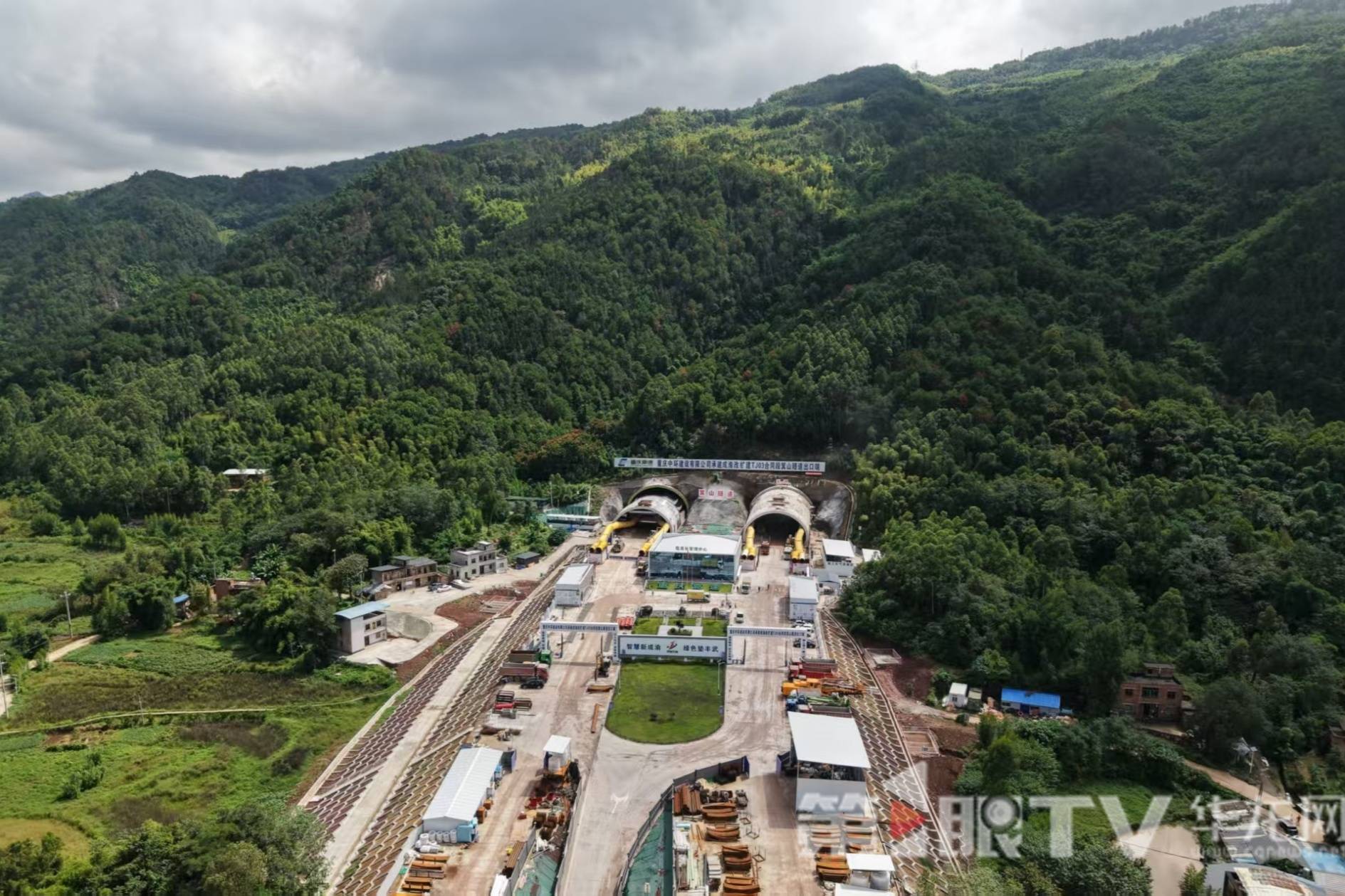 成渝高速(重庆段)改扩建项目加速推进