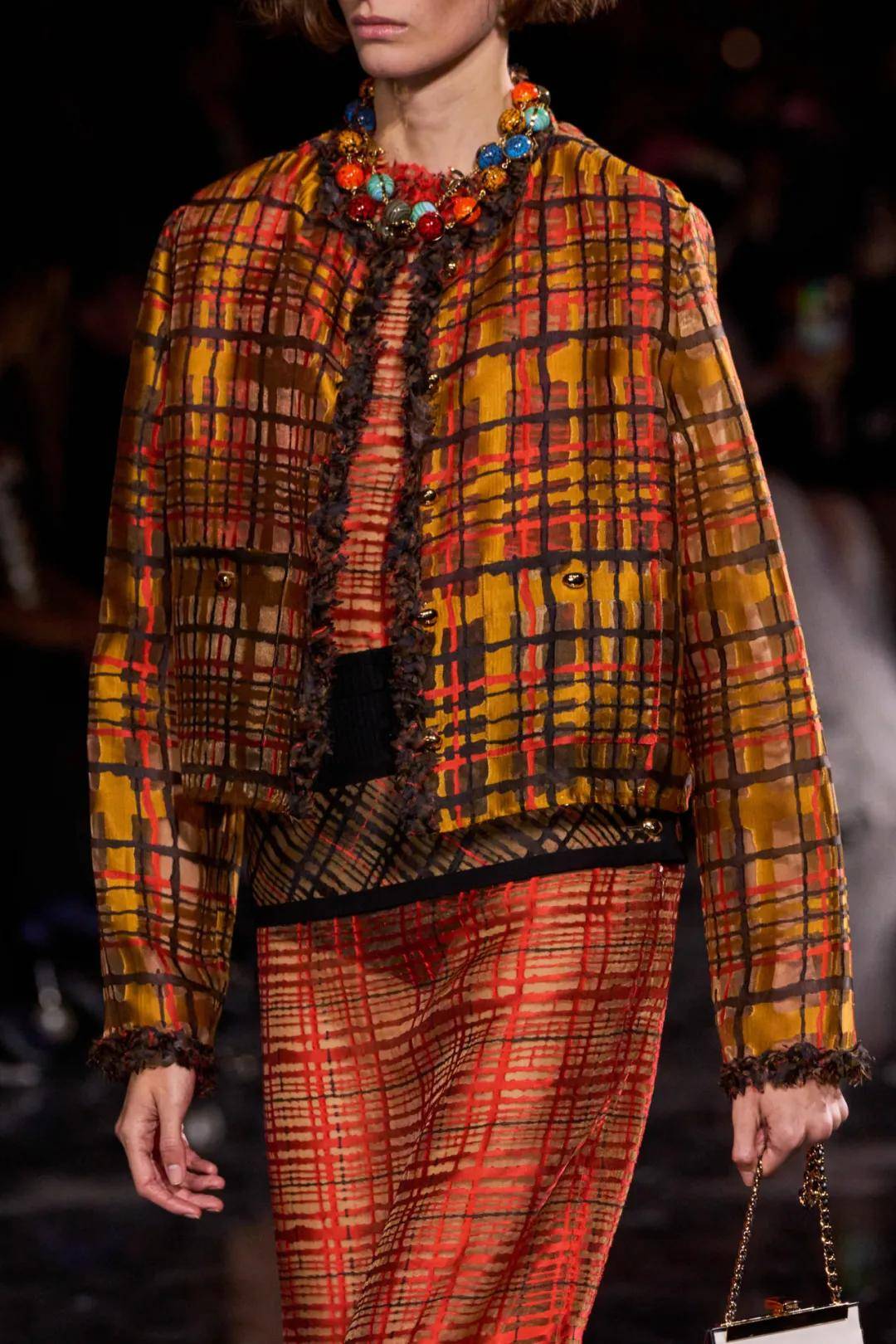 周迅、窦靖童、刘雯、井柏然同框围观香奈儿的新秘密