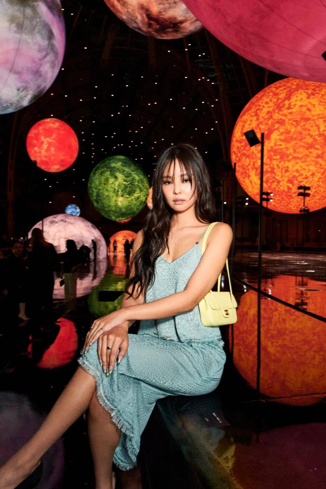 周迅、窦靖童、刘雯、井柏然同框围观香奈儿的新秘密