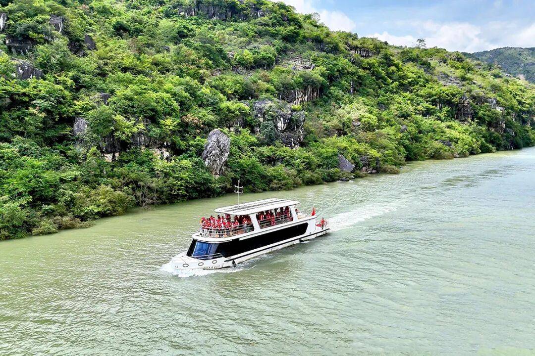 花江大峡谷风景名胜区：“桥景”融合点燃长假旅游热