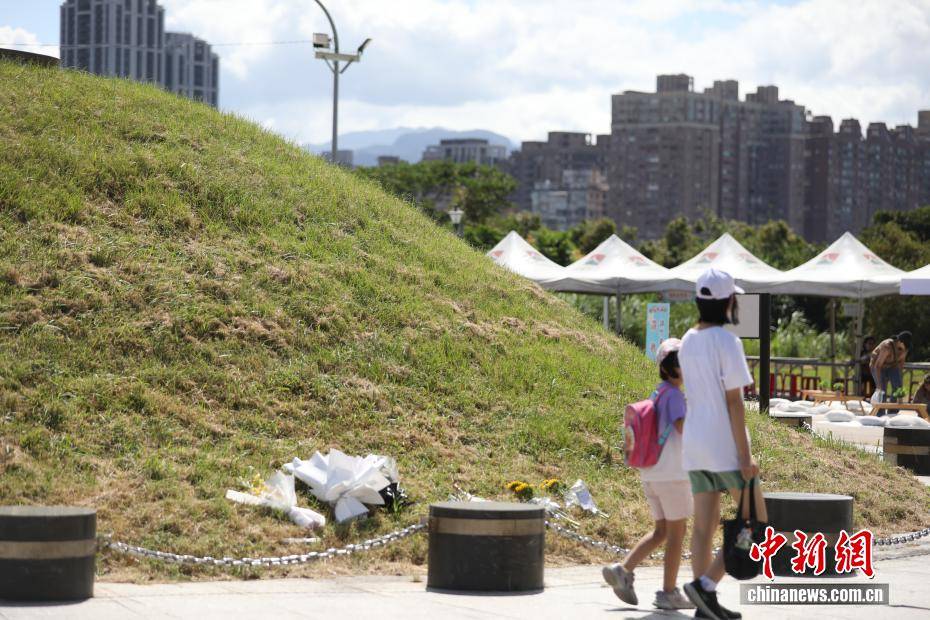 在台北市马场町纪念公园缅怀“沉默的荣耀”