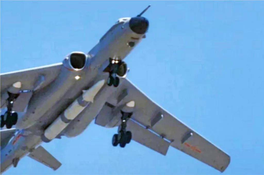 军迷热议！《舰载武器》曝光四发轰-6改进方案：航程14000公里？