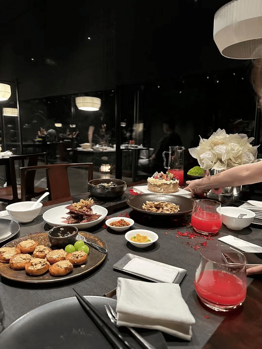 这一届年轻人,只租不买了