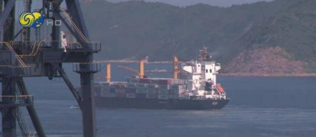 对俄新制裁被指无杀伤力，特朗普：希望普京和泽连斯基能理性一些